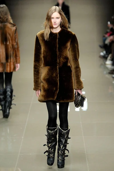 Look 30